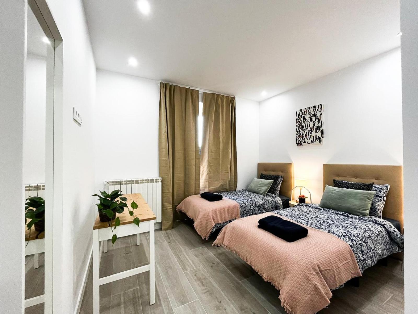Madrid Private Rooms - Ferrer ภายนอก รูปภาพ