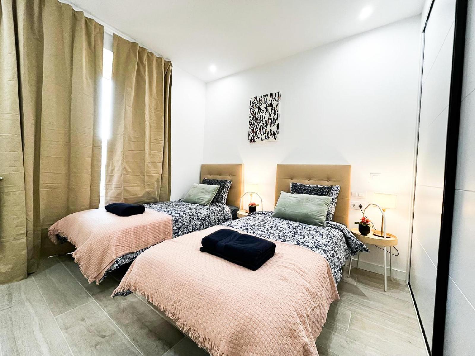 Madrid Private Rooms - Ferrer ภายนอก รูปภาพ
